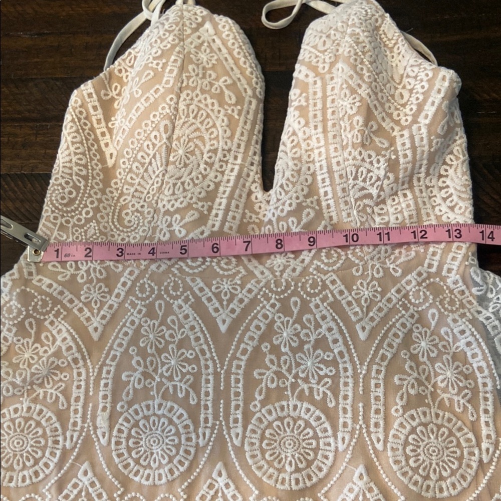 Sale! Intricate Lace Dress, size L - Picture 12 of 14